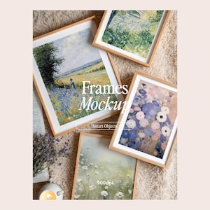 Peut inclure: Quatre cadres photo en bois avec différentes peintures florales à l'intérieur. Les cadres sont sur une surface moelleuse brun clair. Le texte "Frames Mockup" est au centre de l'image.