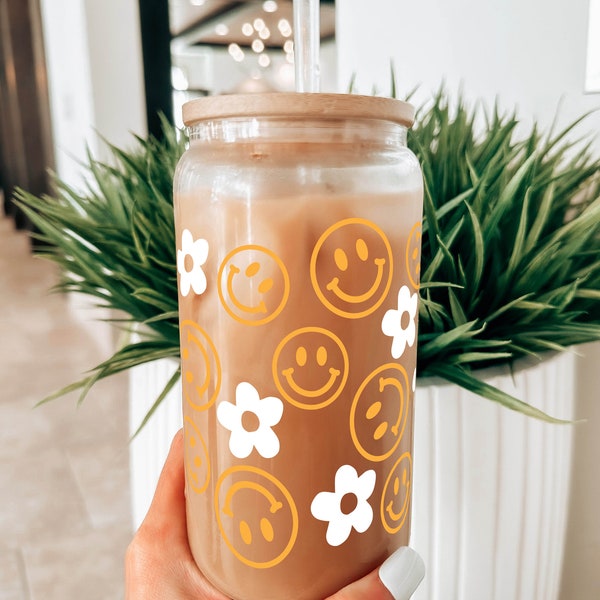 Smiley Daisy Glass Tumbler With Straw And Lid, Cute Cup Beer Can  Iced Coffee Glass Cup With Lid And Straw, 16Oz Glass Can Mason Jar Cup