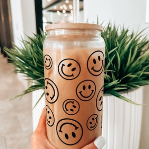 Smiley Iced Coffee Glass Smiley Glass Cup, Soda Can Glasses 16oz Glass Cups With Smiley Faces, Happy Glass Cup With Reusable Straw Mason Jar 16oz Clear Glass