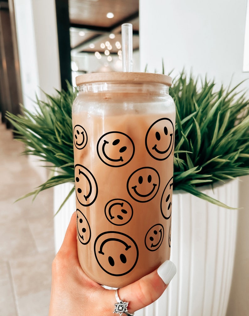 Smiley Iced Coffee Glass Smiley Glass Cup, Soda Can Glasses 16oz Glass Cups With Smiley Faces, Happy Glass Cup With Reusable Straw Mason Jar 16oz Clear Glass