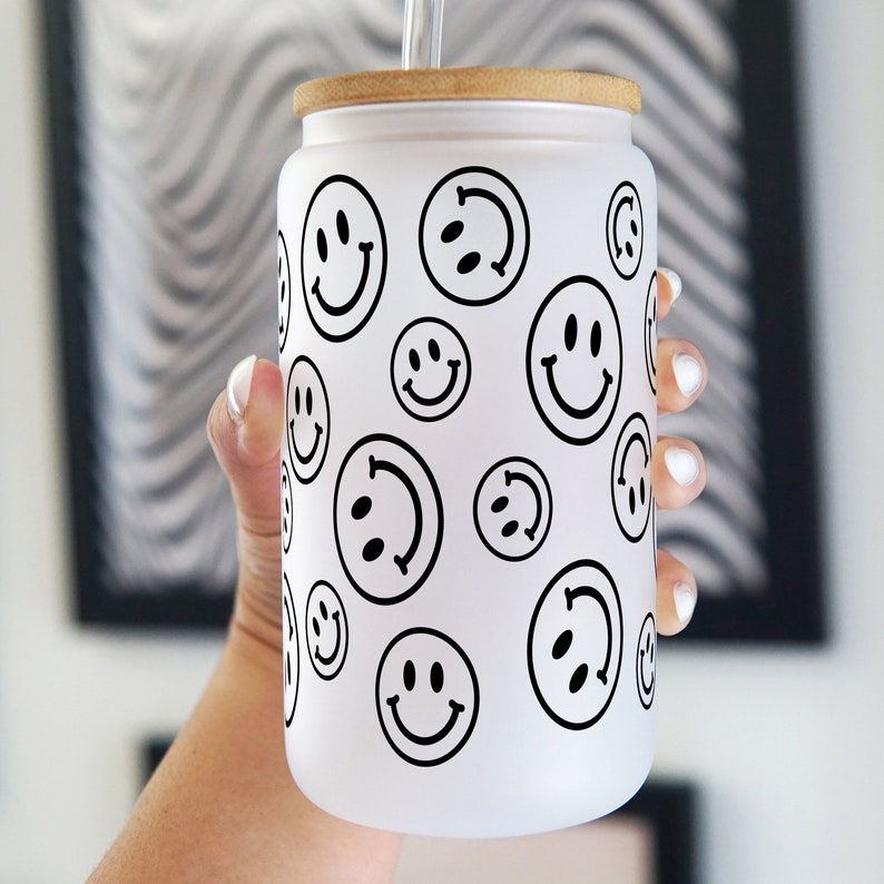 Smiley Iced Coffee Glass Smiley Glass Cup, Soda Can Glasses 16oz Glass Cups With Smiley Faces, Happy Glass Cup With Reusable Straw Mason Jar 16oz Frosted Glass