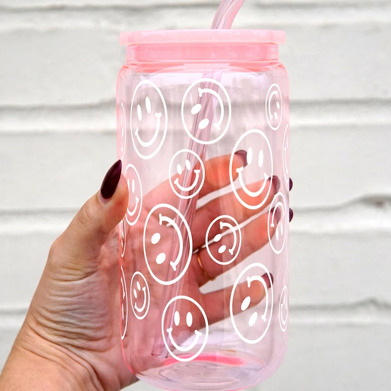 Smiley Iced Coffee Glass Smiley Glass Cup, Soda Can Glasses 16oz Glass Cups With Smiley Faces, Happy Glass Cup With Reusable Straw Mason Jar 16oz Pink Glass