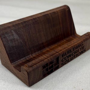 Porta biglietti da visita in acero riccio e legno di noce con incisione personalizzata