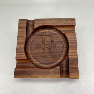 Engraved Walnut Wood Cigar Holder – Custom Ash Tray for 4 Cigars with Cutter Magnet – Personalized Gift for Cigar Lovers