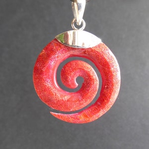 Coral, abalone, white mother-of-pearl pendant in 925 silver