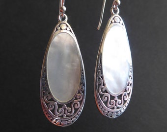 Mother-of-pearl earrings