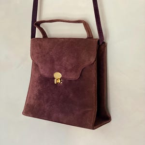 sac en cuir vintage, sac à main en cuir suédé, sac en cuir véritable, sac à main en cuir vintage, sac des années 80, sac des années 70, sac à main bordeaux, sac violet