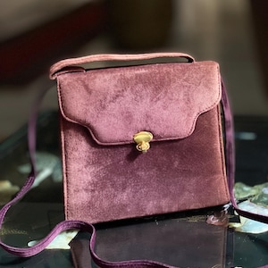 sac en cuir vintage, sac à main en cuir suédé, sac en cuir véritable, sac à main en cuir vintage, sac des années 80, sac des années 70, sac à main bordeaux, sac violet