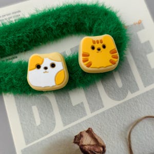 2pcs Cute Orange Cat Thumb Grips for Nintendo Switch/Switch Lite/Switch OLED, Kawaii Cat Joystick Caps, Switch Accessories, Gamer Gift Idea