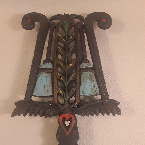 Cast Iron Trivet  Black  Vintage  Brooms  Wheat Leaves  Heart  Footed