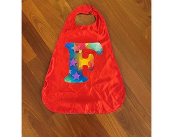 Capa de superhéroe personalizada: Capa de satén hecha a mano para niños (45 x 60 cm)