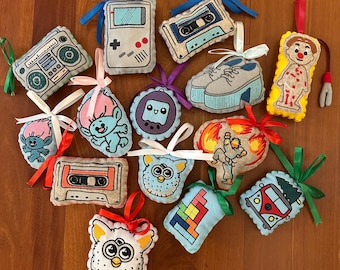 Adorno de fieltro bordado Nostalgia de los 90, adornos navideños, regalos, hecho a mano, diseño original