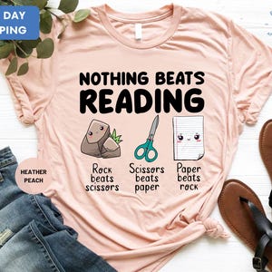 Maglietta "Nothing Beats Reading", maglietta abbinata "Sasso, carta, forbici", magliette coordinate per gli amici, maglietta per la famiglia