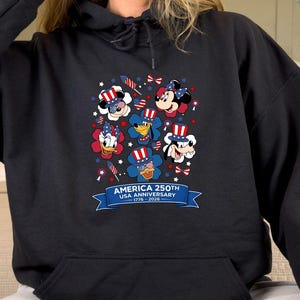Mickey and Friends 4th July 2026 Shirt, Disney Independence Day Tee, Disneyland Family, Walt Disney World T-shirt afbeelding 3