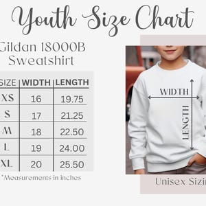 Op de afbeelding: Maattabel voor Gildan 18000B sweatshirts voor jongeren. De tabel toont maten XS tot en met XL met de bijbehorende breedte- en lengtematen in inches.