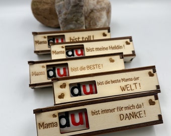 May include: Five wooden boxes with a sliding window, each with the word "du" in red and white letters. The boxes have different messages on them, including "bist toll!" and "bist die beste Mama der WELT!"