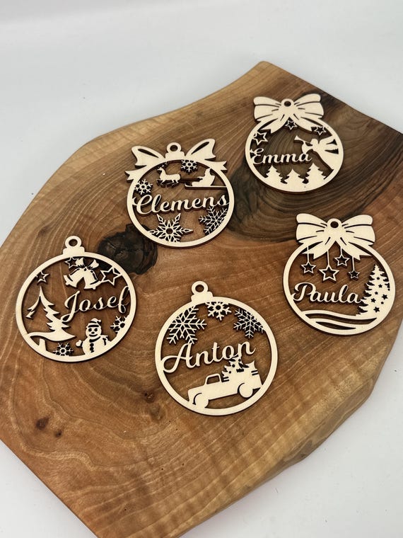 Filigrane Weihnachtskugeln Holz mit Namen | Christbaumkugel 8 cm | Namenskugel Lasercut Baumschmuck Ornament Advent Weihnachten X-Mas