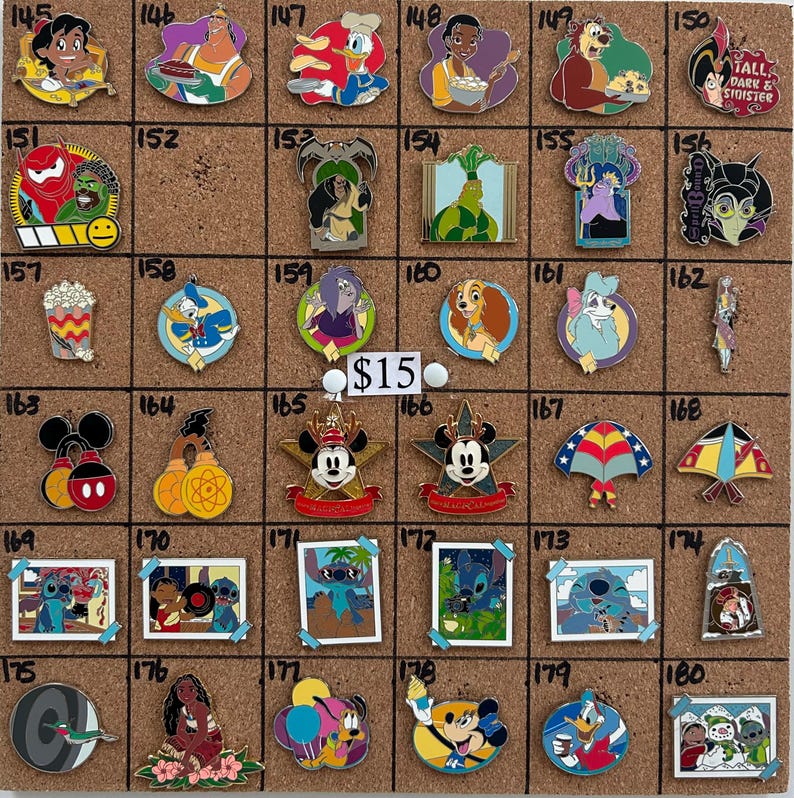 Pines de la caja misteriosa de Disney, ventilador, caja de juguetes, Stitch, comida y vino, villanos, personajes secundarios, placas de identificación para mascotas, auriculares. imagen 1