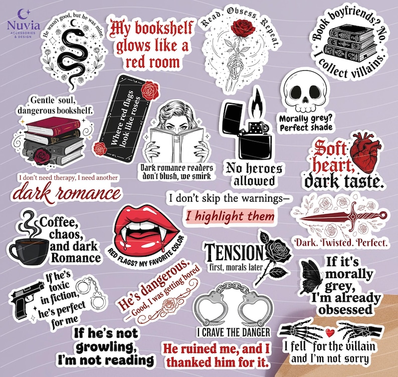 Może przedstawiać: Zestaw naklejek o tematyce dark romance. Projekty zawierają cytaty takie jak "My bookshelf glows like a red room", czaszkę, serce, węża i kajdanki. Naklejki są w r&oacute;żnych kolorach.
