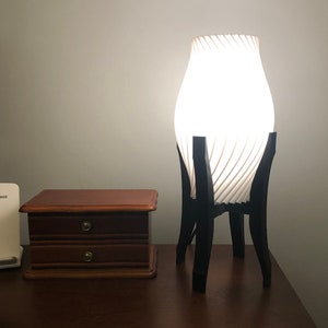 Vase Lamp - 3D Printed, Mini lamp, Desk lamp, Wave Lamp