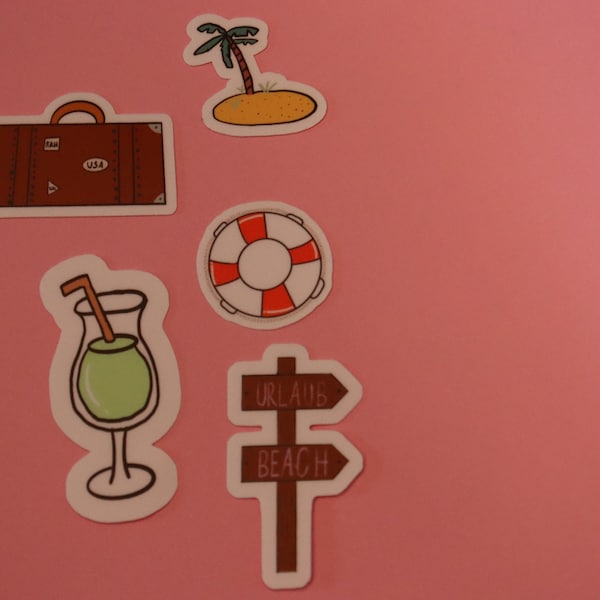 Die-Cut-Sticker, Aufkleber Sommerset Wegweiser, Rettungsring, Insel, Cocktail, Koffer, Matte