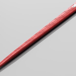 Puede incluir: Una vaina de espada roja con una punta plateada y un patr&oacute;n decorativo.