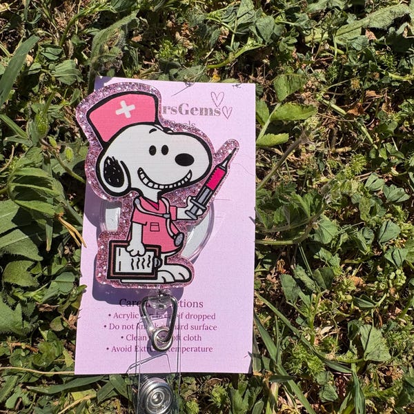 Porta-insignias de perro enfermera retro