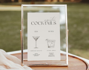 Puede incluir: Un cartel con marco dorado con el texto "signature COCKTAILS" y dos recetas de cócteles, una etiquetada como "HIS" y la otra como "HERS".