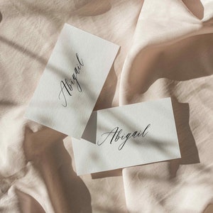 Bearbeitbare Tischkarten für Hochzeit, Brautparty, Babyparty, weiß, minimal, druckbare Größe 3,5 x 2 flach & tented #abigailb