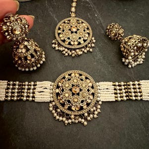 FARAH Indian Pearl Multicolor Navratan Choker Set: Antique Gold Necklace Jhumka Earrings Mangtika
