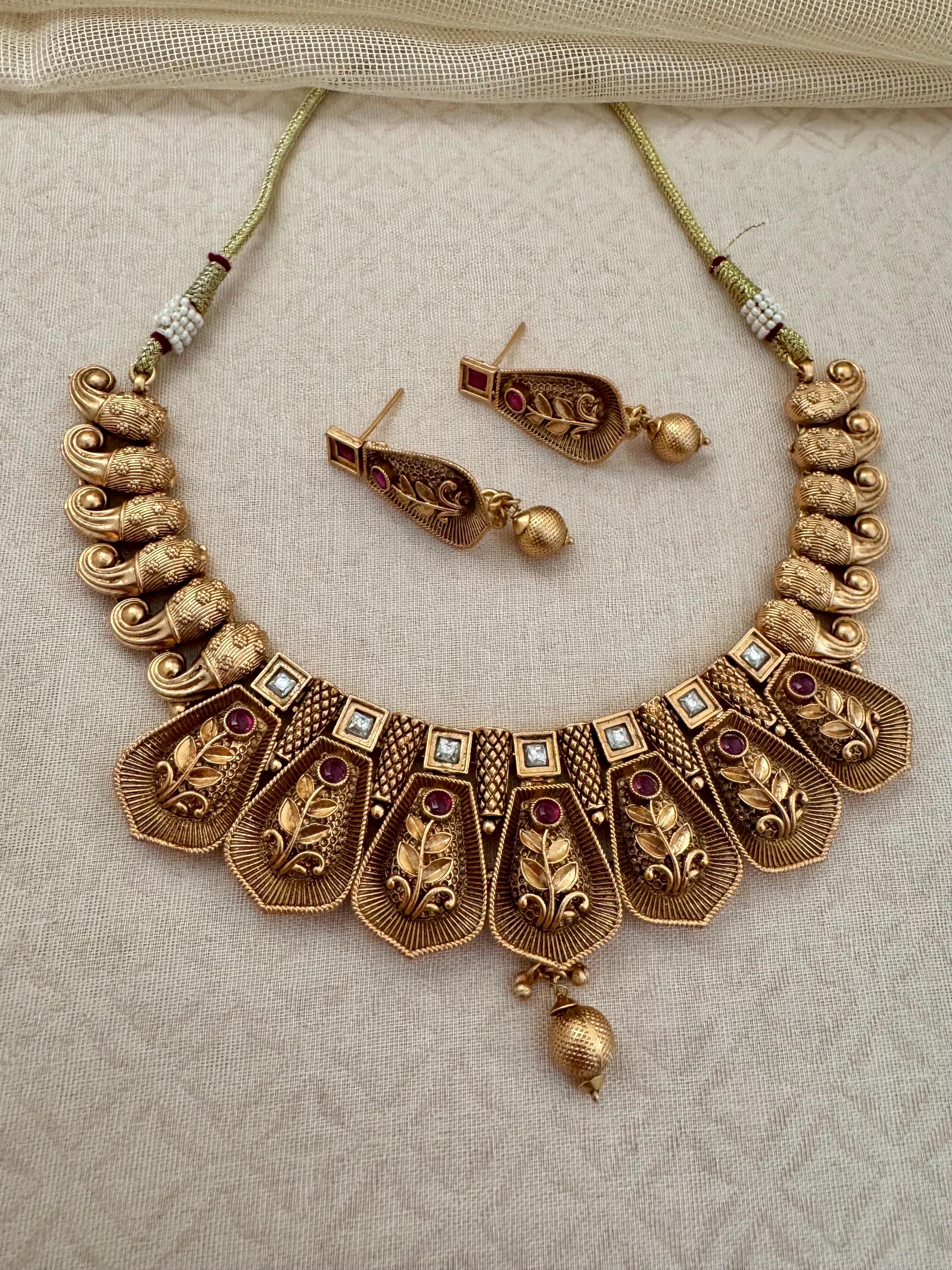 Set Gioielli Indiano Tradizionale – Collana E Orecchini – Arancione Reale E Tono Oro – Kundan