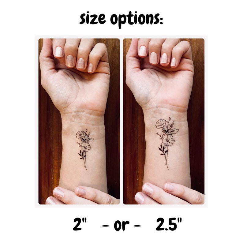 Puede incluir: Un tatuaje temporal con un dise&ntilde;o de arte lineal negro de un peque&ntilde;o ramo de flores. El texto "size options:" aparece en la parte superior y "2" - or - 2.5"" en la parte inferior, indicando las dimensiones disponibles en pulgadas.