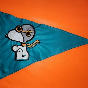 12"x18" Snoopy Czerwony Baron Trójkąt Flaga bezpieczeństwa ATV UTV Side x Side ŻAGLOWCĘ Jeep rower kajak wózek golfowy