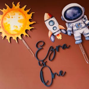 Personalisierte Astronaut Kuchen Topper | Weltraum Party Dekoration | Personalisierbar Rakete & Astronaut Cake Topper für den Kindergeburtstag