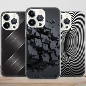 Op de afbeelding: Drie iPhone-hoesjes met verschillende ontwerpen. Het eerste hoesje heeft een geometrisch patroon in zwart en zilver. Het tweede hoesje heeft een 3D-patroon van zwarte kubussen. Het derde hoesje heeft een zwart-wit swirl-patroon.