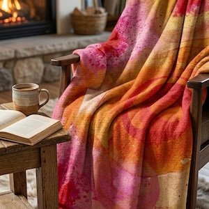 Può includere: Un set di tre tazze in ceramica con finitura opaca e macchiettata. Ogni tazza presenta un colore diverso: azzurro, crema e grigio. Le tazze hanno un design semplice e moderno e un manico comodo.