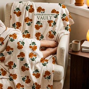 Orange Floral Pattern Arctic Fleece Blanket | Small Repeat Flower Design