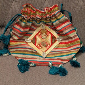 Bolsa con cordón vibrante