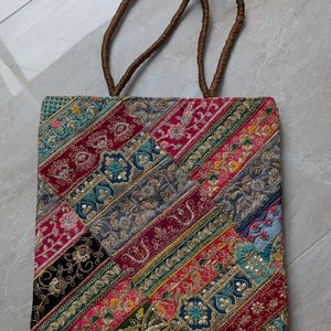 Bolso de mano con asa superior hecho a mano