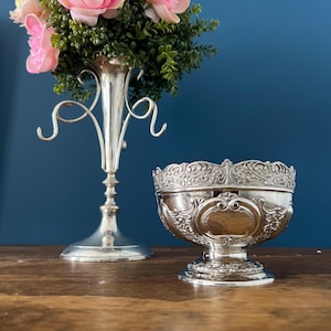 Cuenco de pedestal pequeño bañado en plata de época