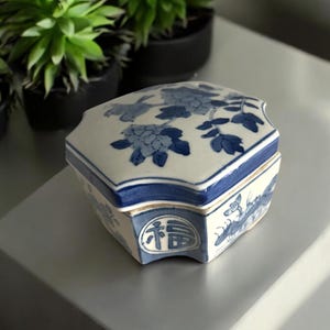 Vintage Chinese Porcelain Keepsake Box