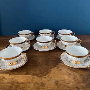 Set of 8 VTG Bavaria Tea Cup & Saucer