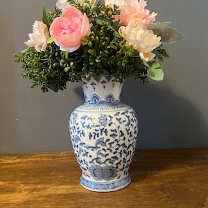 Large Chinese Vintage Porcelain Vase