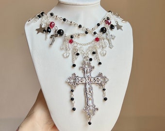 Collier « Devoted Soul  » avec perles en verre, inspiration gothique