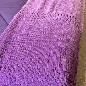 Handgestrickte lila Ombré Decke