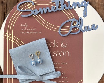 Ciondolo da sposa Qualcosa di blu, rivestito in argento 925 o oro 14K - Perla di cristallo austriaco blu. Regalo per la sposa. Spilla per scarpa, giarrettiera o bouquet.