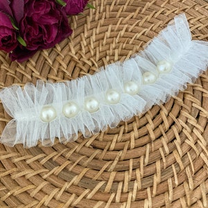 Light Ivory Bridal Wedding Garter. Bridal Leg Garter with large pearls