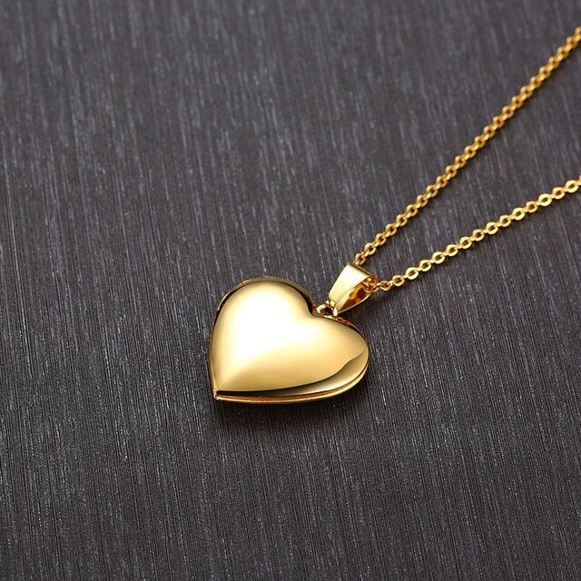 Heart shaped pendant with photo frame best sale