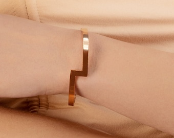 Bolt bracelet rose gold plated in stainless steel. Unisex