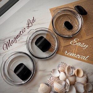 May include: Three clear plastic lids with black silicone rings and a magnetic closure. The lids are labeled "Magnetic Lid" and "Easy removal".